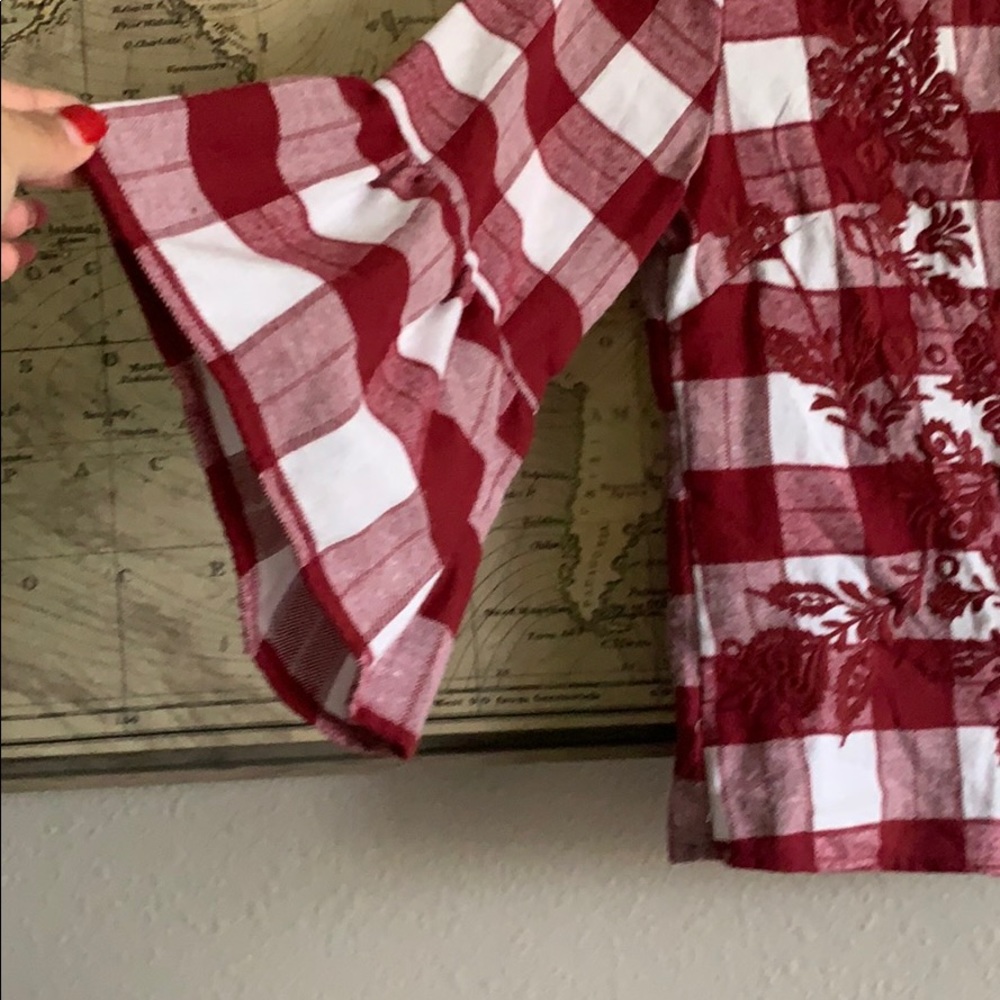 Beautiful Blouse - Picture 2 of 4